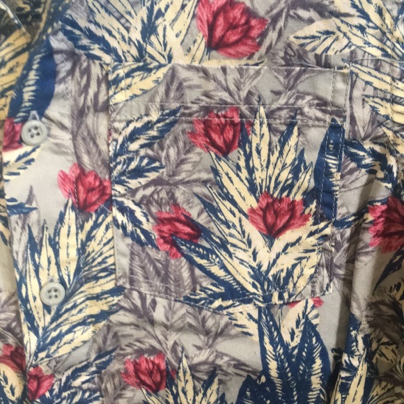 Boys Floral Collar Button-up (size M, 8/10) - Picture 4 of 5